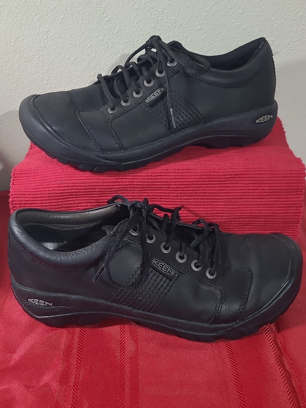 Keen Austin Black Leather Lace-Up Oxford Shoes